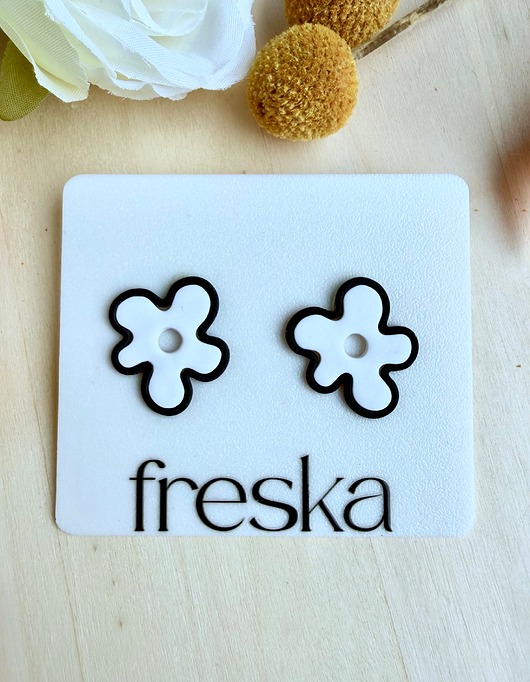 kolczyki z masy plastycznej Kolczyki Kwiaty graficzny kontrast - czarno-białe