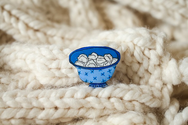 biżuteria dla dzieci Przypinka pierogi w durszlaku