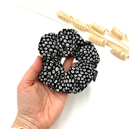 gumki do włosów Scrunchie/frotka Czarna kwiatuszki