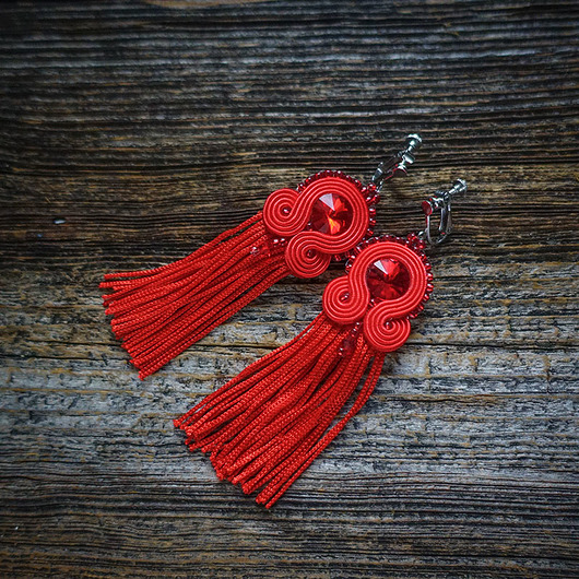 klipsy Etniczne klipsy soutache z frędzlami- czerwone