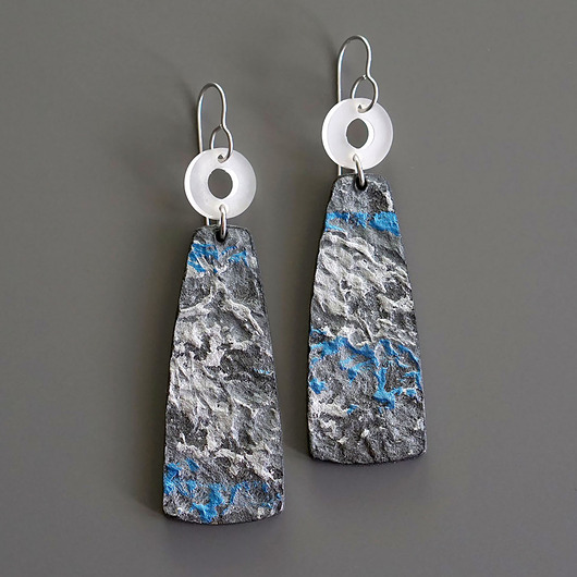 kolczyki z żywicy Abstrakcyjne kolczyki z recyklingu