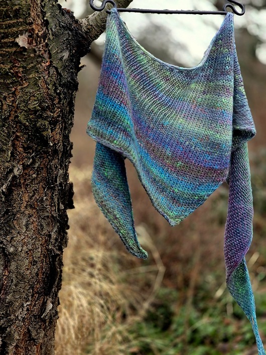 szale damskie Nakrapiana fiołkami / asymetryczna chustka