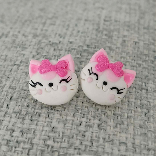 kolczyki z masy plastycznej Kolczyki kotki z różową kokardką