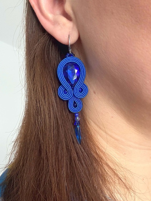 kolczyki soutache Granatowe kolczyki z kryształem i eleganckim koralikiem