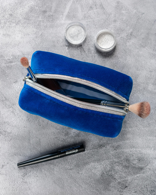 Mała kosmetyczka z aksamitu SYMETRIA bags