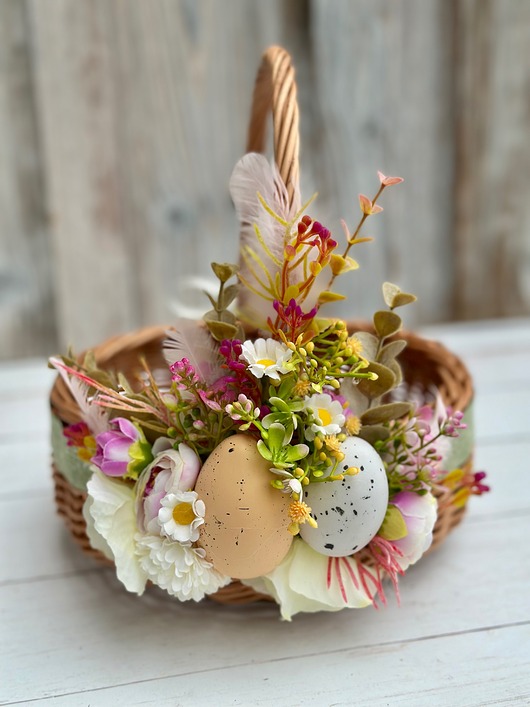 koszyki wielkanocne Wielkanocny koszyczek na święconkę, koszyczek z dekoracją