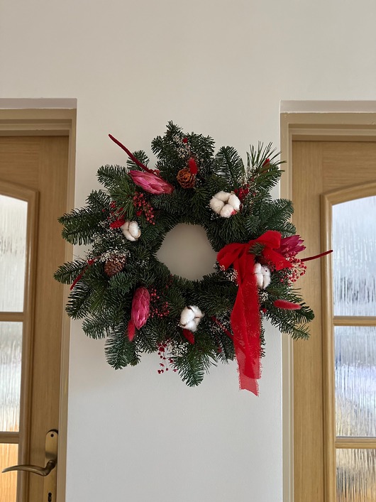 wianki bożonarodzeniowe Duży świąteczny wianek w czerwieni naturalny