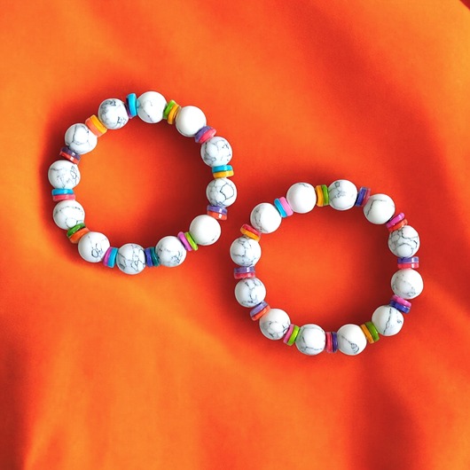 bransoletki z kamieni naturalnych HOT TREND : bransoletka : summer collection : howlit 12mm, kolorowa muszla