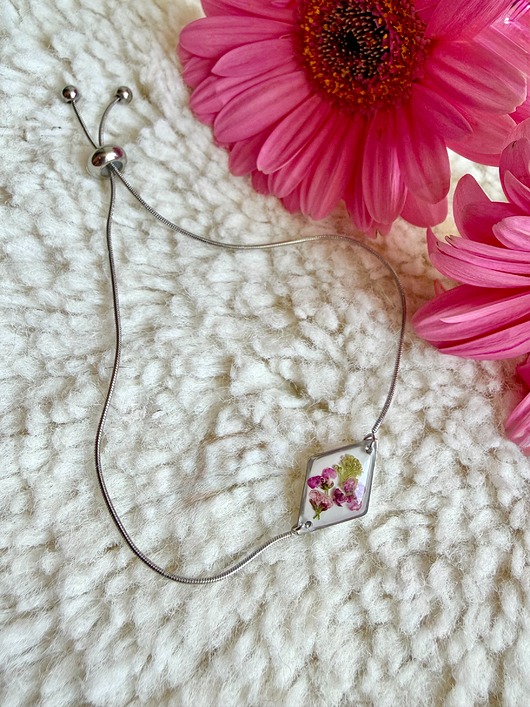 bransoletki z żywicy Bransoletka z kwiatami smagliczki 