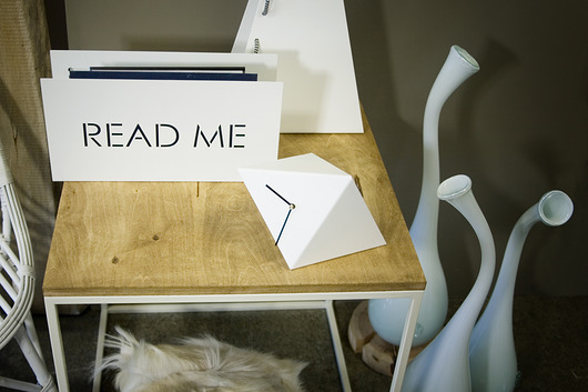 Gazetnik READ ME biały GIE EL