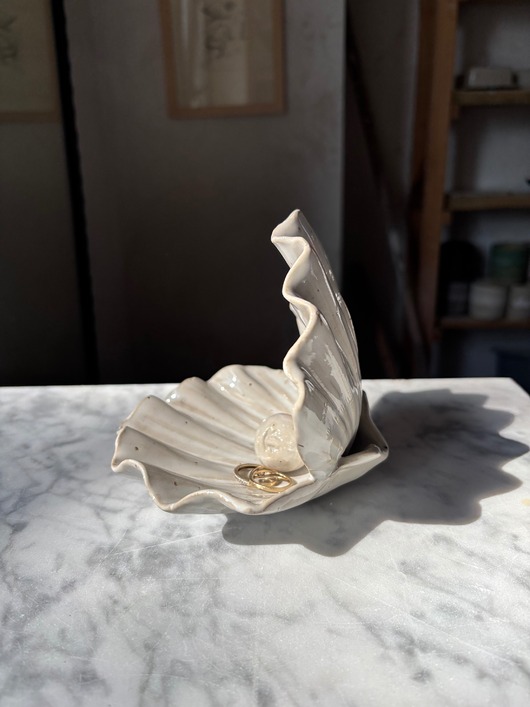 pojemniki na biżuterię Perłowa muszla na biżuterię  ceramiczna podstawka muszelka handmade