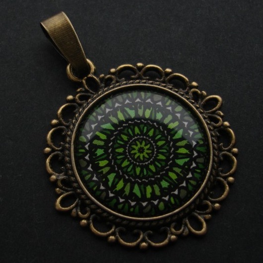 Wisiorek Mandala Dobrobytu Iris Szarooka