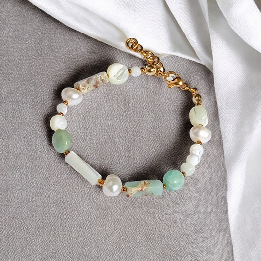 bransoletki z kamieni naturalnych Bransoletka wakacyjna : perły , muszla, amazonit, jaspis cesarski :: light