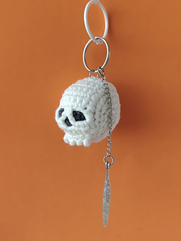 breloki Szydełkowy brelok zawieszka Czaszka biała