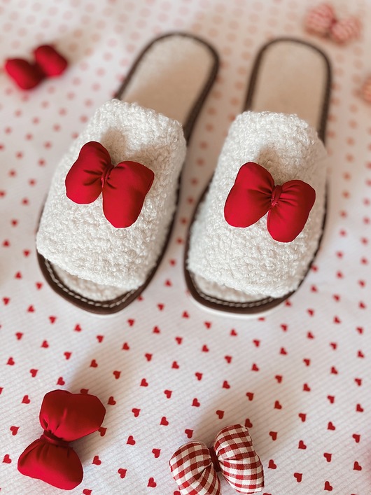 kapcie damskie Kapcie damskie walentynki z czerwoną kokardą