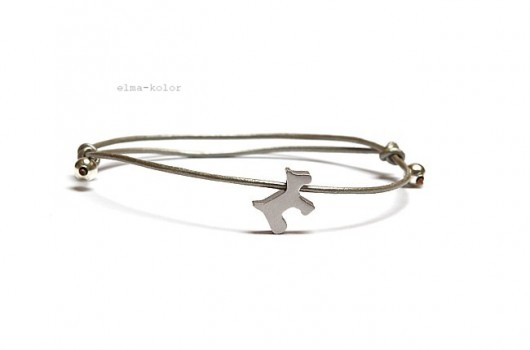 Dog in silver elma