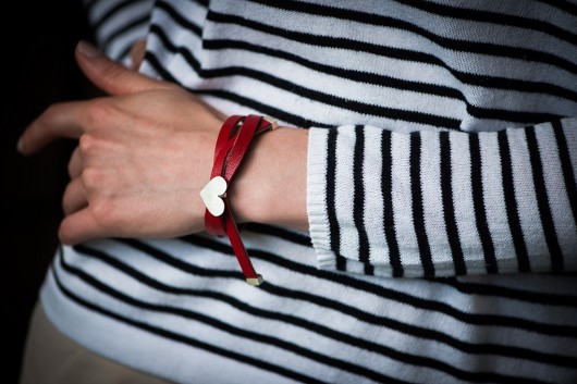 Personalizowana czerwona bransoletka ze srebrem ANDY POP. Biżuteria interaktywna