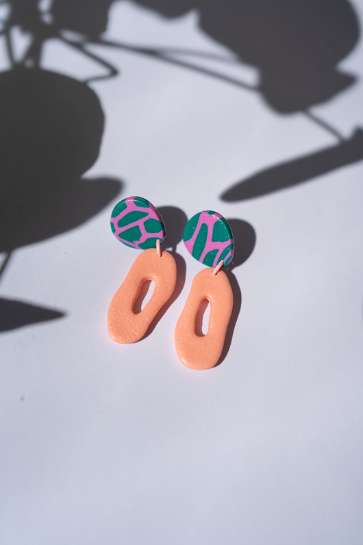 kolczyki z masy plastycznej Wiszące kolczyki w organicznym kształcie