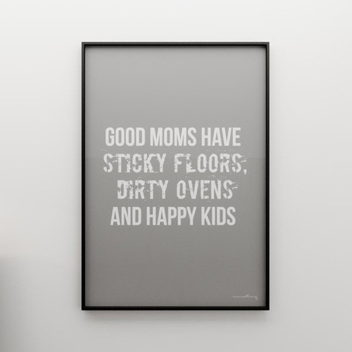 GOOD MOMS HAVE... - grafika 50x70 MINIMALLIVING