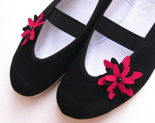 Dalia czarno-czerwona (buty + broszki) Czarna Biedronka