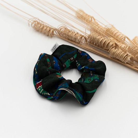 gumki do włosów Jedwabna scrunchie Ciemna we wzory
