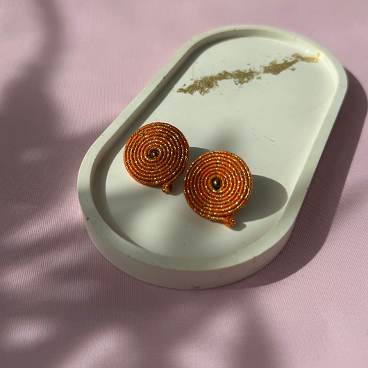 kolczyki soutache Kolczyki wkręty pomarańcz ze złotem lekkie kółka