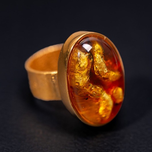 pierścionki złote Pozłacany pierścionek z bursztynem bałtyckim