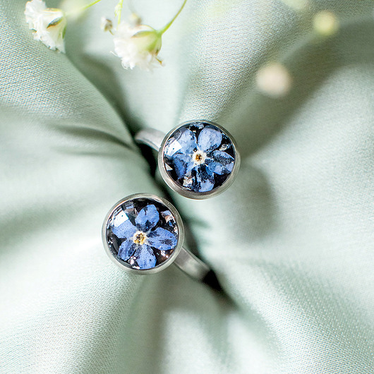 pierścionek z żywicy Pierścionek z niezapominajkami