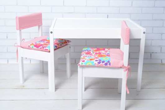 Zestaw Stolik + 2 krzesełka dla dzieci Poduchy LalaShop
