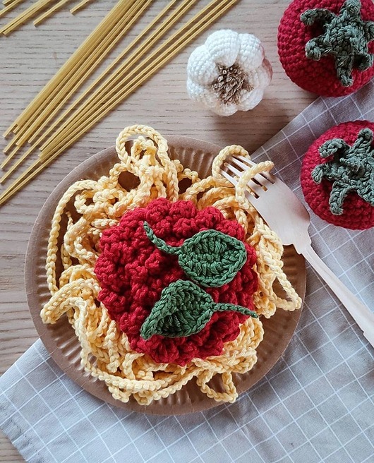zabawki - inne Szydełkowe spaghetti do zabawy w kuchni dla dzieci.