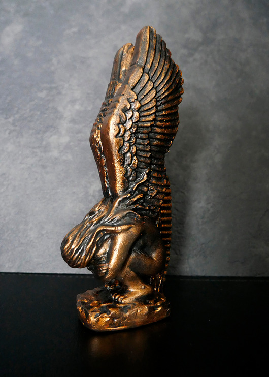 figurki i rzeźby Rzeźba z gipsu, Skrzydlaty Anioł, ogniste złoto, wys. 16,5 cm