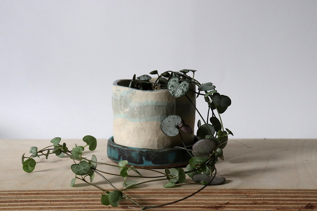 doniczki Mała doniczka ceramiczna