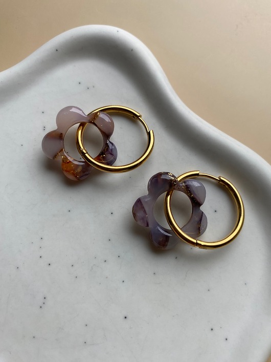 kolczyki z masy plastycznej Kolczyki małe kwiatki na kółkach ALE 09