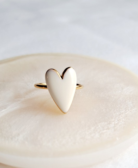 pierścionki - różne Pierścionek emaliowany z sercem- stal szlachetna