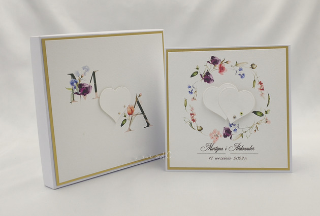 zaproszenia i kartki na ślub Kartka ślubna w pudełku z inicjałami Młodej Pary, W34