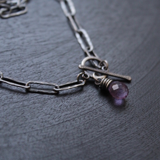 srebrne naszyjniki Łańcuszak oksydowany z ametystem