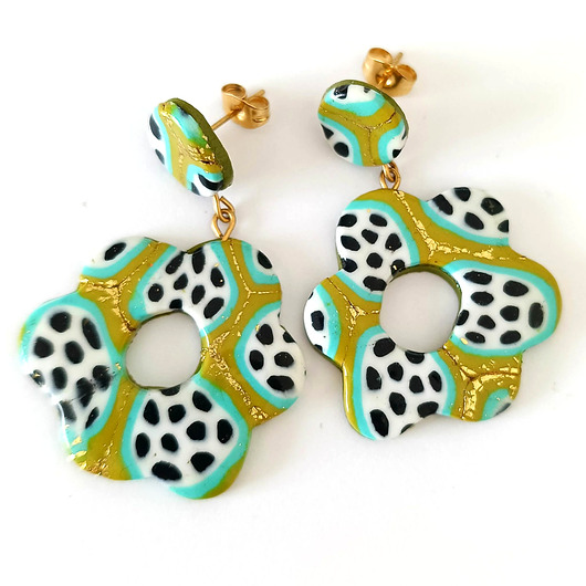 kolczyki z masy plastycznej Oliwkowe kolczyki kwiaty w kropki