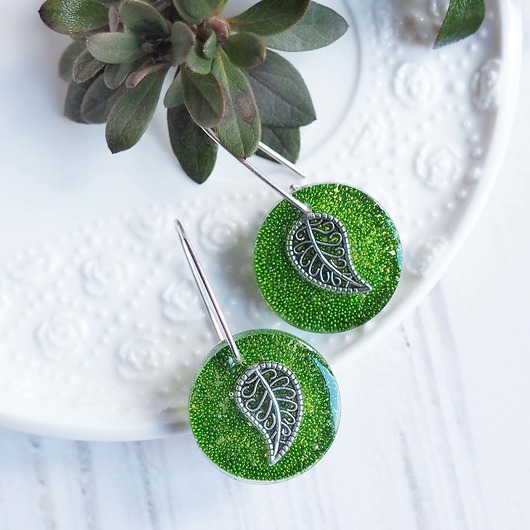 kolczyki z żywicy UNIKATOWE KOLCZYKI ZE SREBRA I ŻYWICY  oryginalne i nietuzinkowy prezent