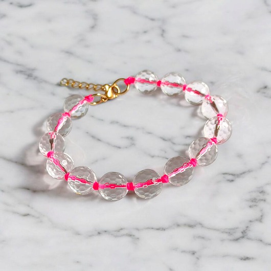 bransoletki z kamieni naturalnych Bransoletka : kryształ górski : hot pink : supełkowana