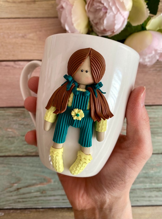 kubki Ceramiczny kubek z dekorem z gliny polimerowej 2D - możliwość personalizacji