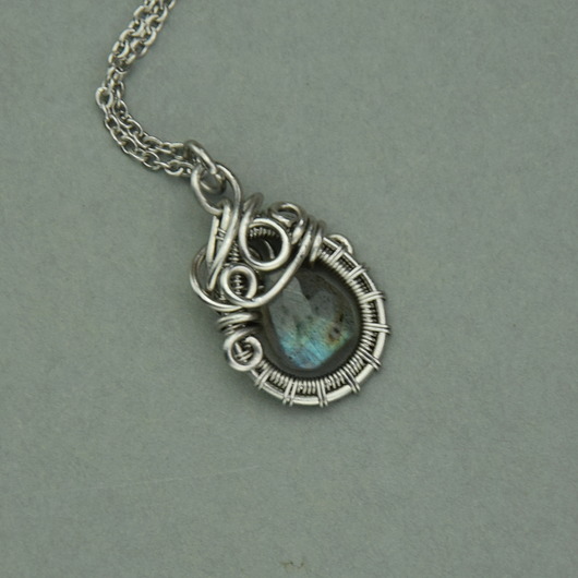 wisiory Mały wisiorek labradoryt wire wrapping oryginalny