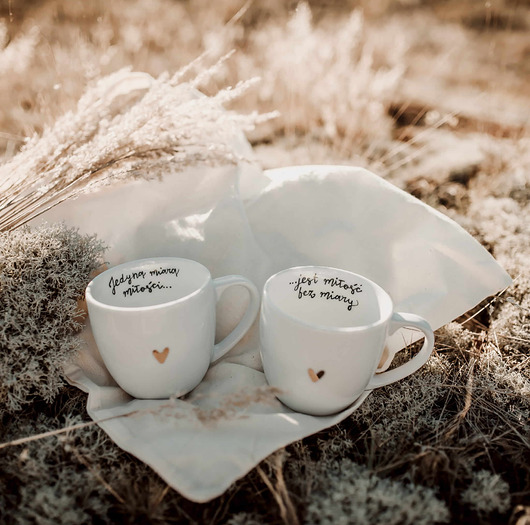 kubki Zestaw 2 Białych Kubków Porcelanowych 300 ml - Motyw Złotego Serca i Napis Je