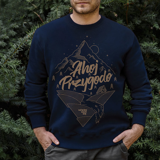bluzy męskie Bluza męska bez kaptura crewneck AHOJ PRZYGODO granatowa -