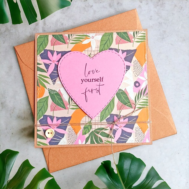 kartki scrapbooking LOVE YOURSELF FIRST - kartka w duchu self love - kartka uniwersalna