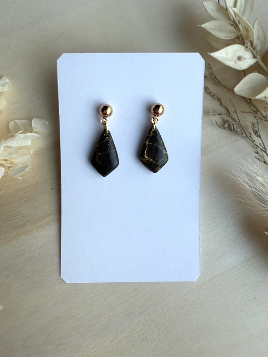 kolczyki z masy plastycznej Kolczyki Romby małe - czarno-złote