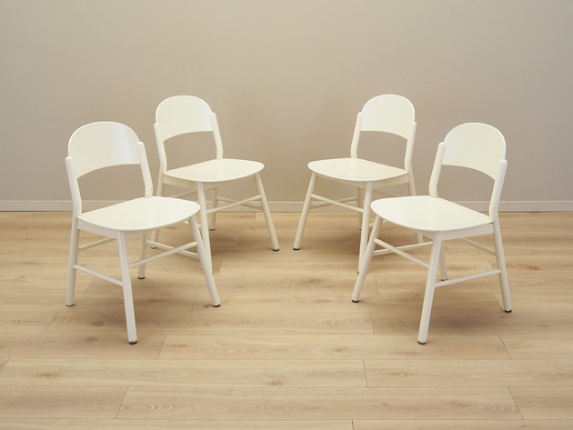 krzesła Komplet czterech krzeseł bukowych, włoski design, lata 70, produkcja: Włochy