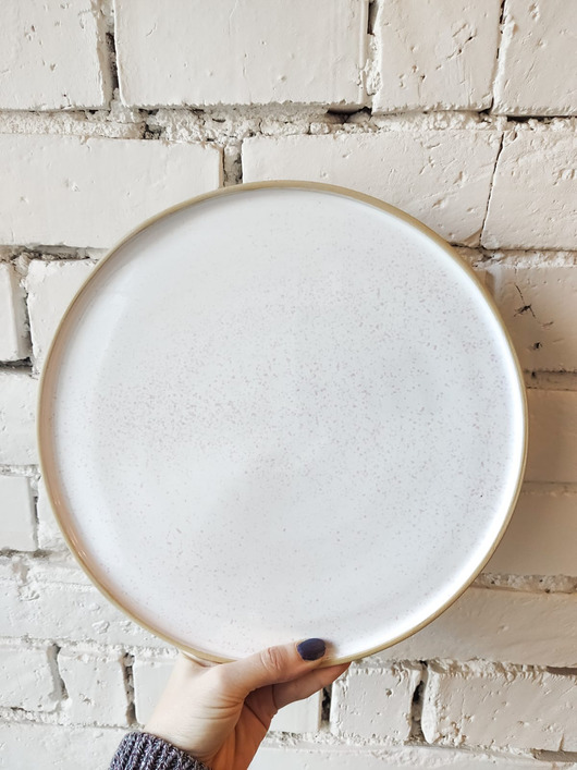 Ceramiczny talerz obiadowy Pure POTPOTSTUDIO