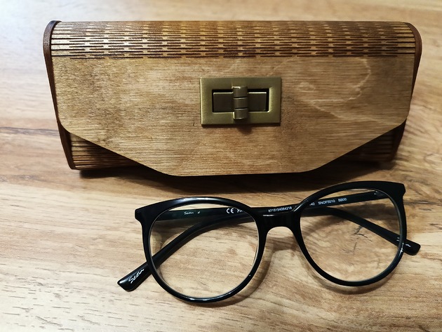 torebki mini Drewniane etui na okulary