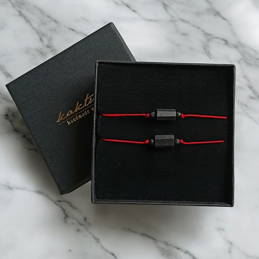 bransoletki z kamieni naturalnych Komplet dla pary : ochronne bransoletki - czarny turmalin : czerwony sznurek