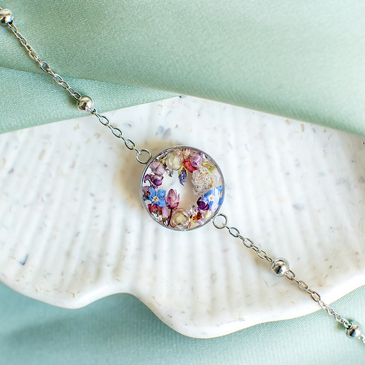 bransoletki z żywicy Bransoletka z kompozycją kwiatową